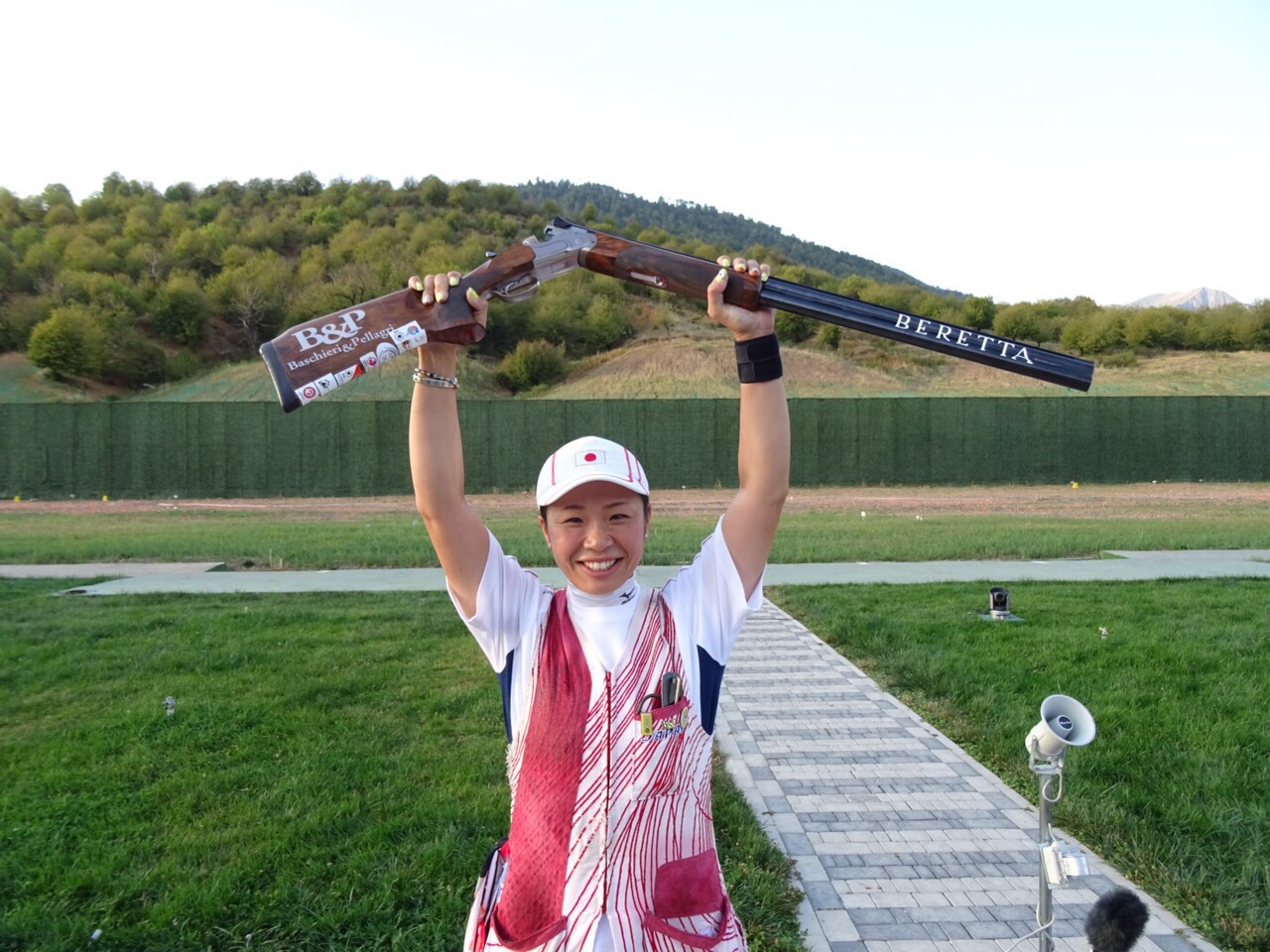 中山由起枝選手 クレー射撃のワールドカップ アゼルバイジャン で優勝 Hitachi Construction Machinery