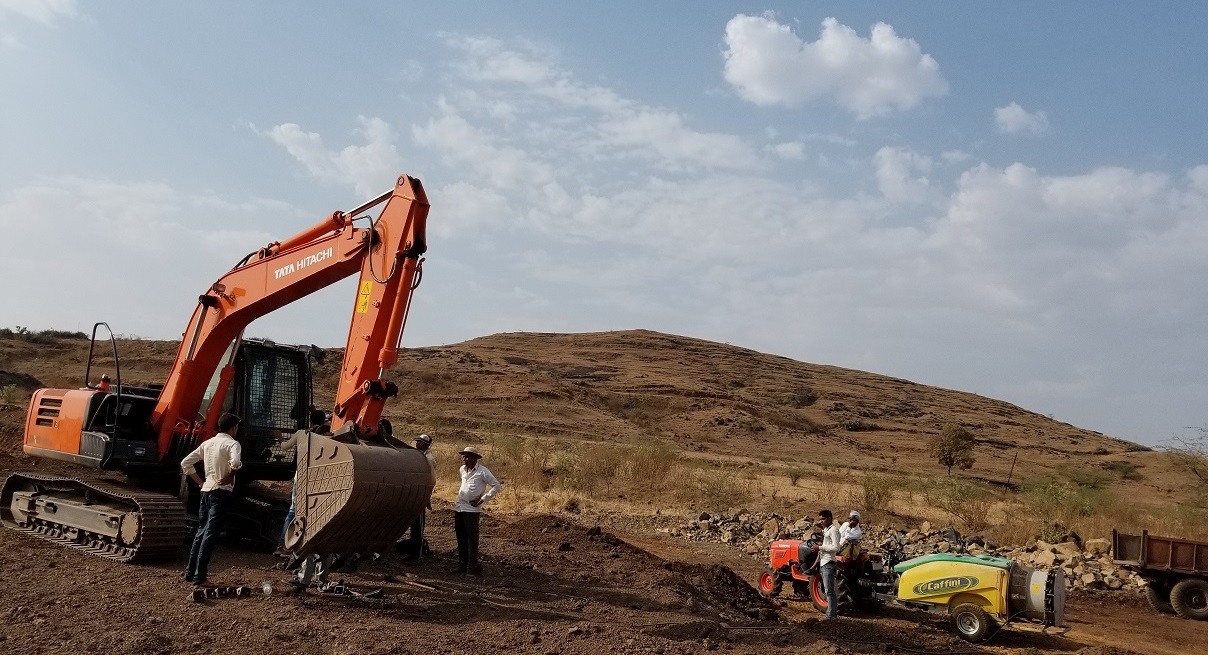 ブドウ農家の荒れた土地を豊かな農地へ タタ日立社 Hitachi Construction Machinery